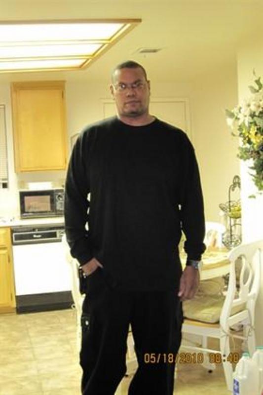 Date this funny United States man Robert from Victorville US15588