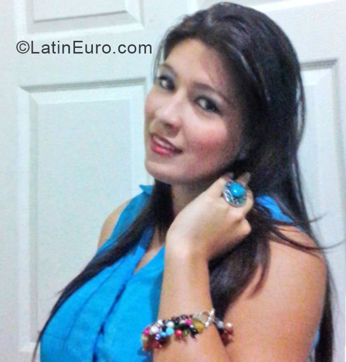 Date this hot Honduras girl Silvia Fuentes from Tegucigalpa HN1302