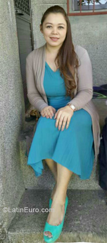Date this lovely Philippines girl Eleen from Manila PH732