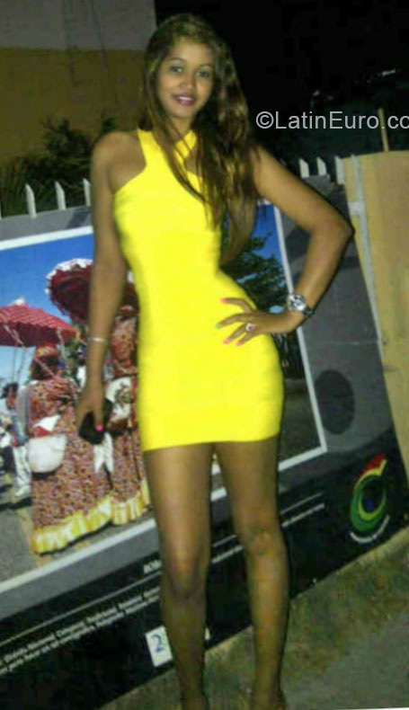 Date this voluptuous Dominican Republic girl Suli from Santo Domingo DO20651