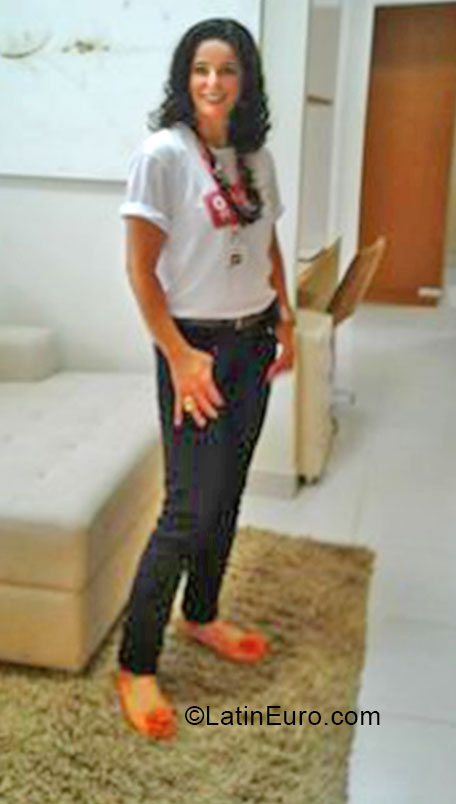 Date this hard body Brazil girl Adriana from Volta Redonda BR9131