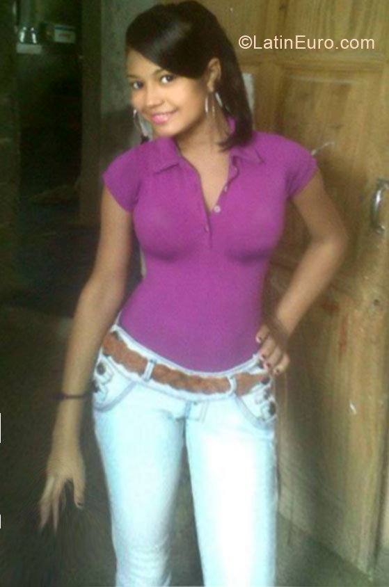 Date this georgeous Dominican Republic girl Maris Cristina from Santo Domingo DO20652
