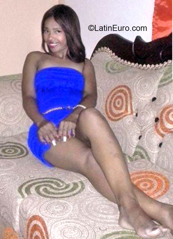 Date this sensual Dominican Republic girl Victoria from Santiago DO20684