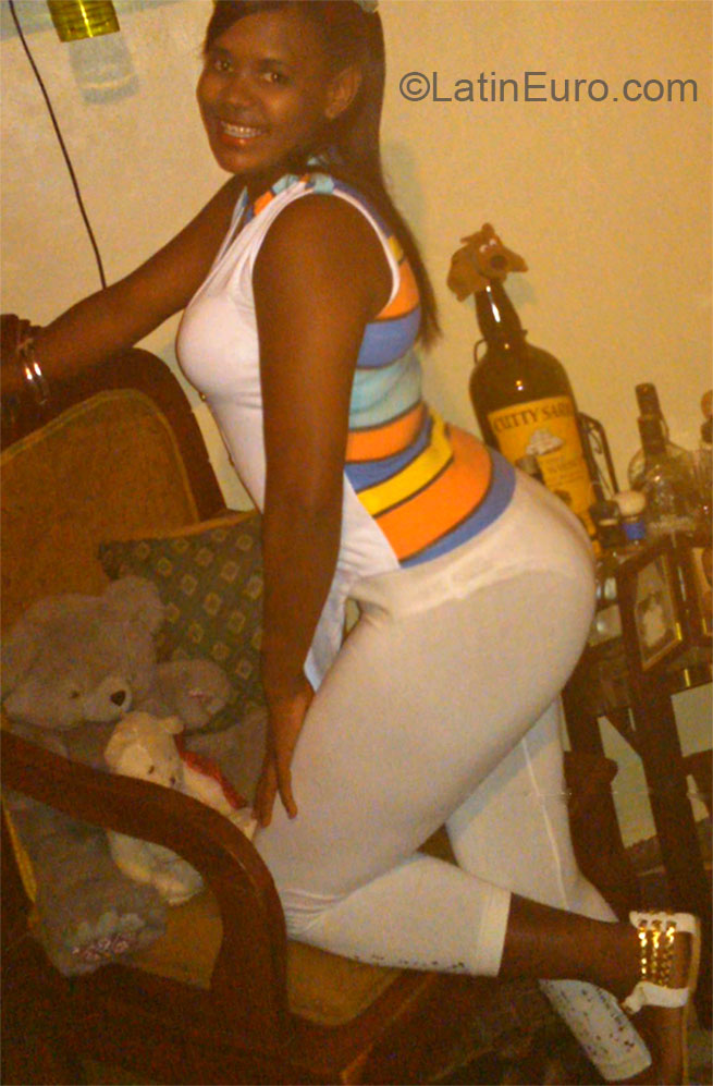 Date this voluptuous Dominican Republic girl Yeimy from Santo Domingo DO20705