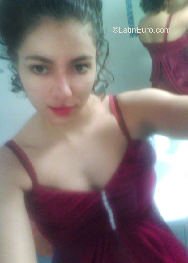 Date this gorgeous Italy girl Amanda from Rome IT237