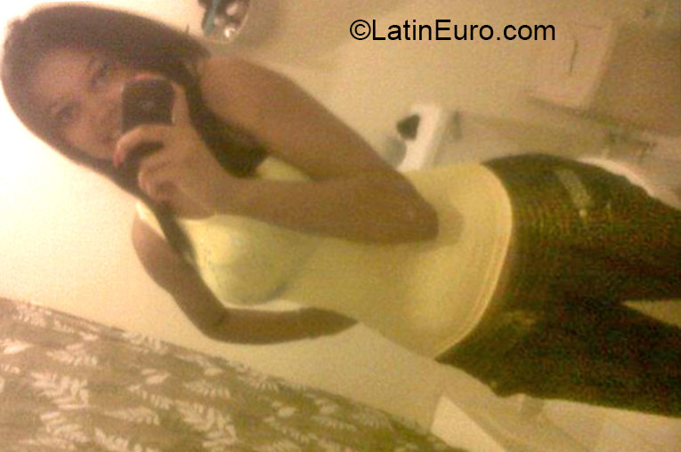 Date this foxy Dominican Republic girl Maria Luisa from Santo Domingo DO21105