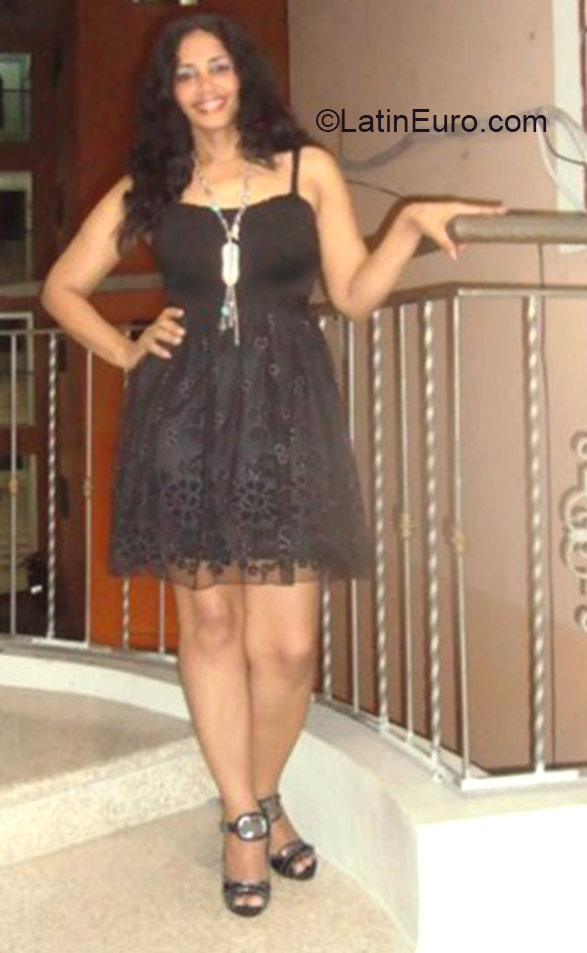 Date this pretty Dominican Republic girl Mila from santo domingo DO20824