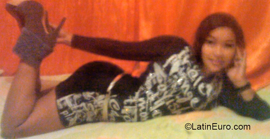 Date this sensual Colombia girl Angeledy from Cali CO16678