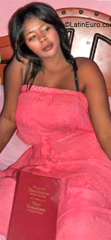 Date this voluptuous Dominican Republic girl Stefani from Santo Domingo DO20973