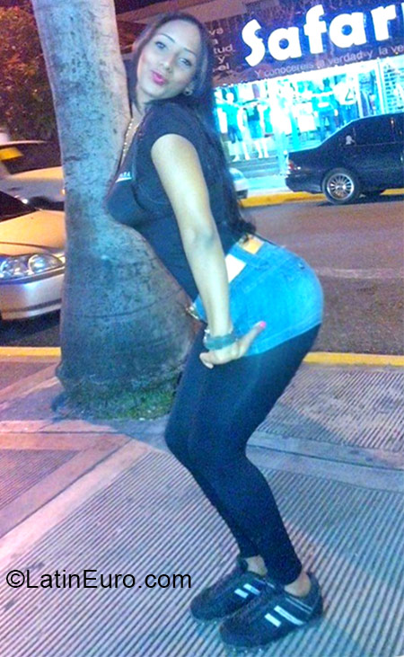 Date this foxy Dominican Republic girl Tu_mami_chula from San Cristobal DO21042