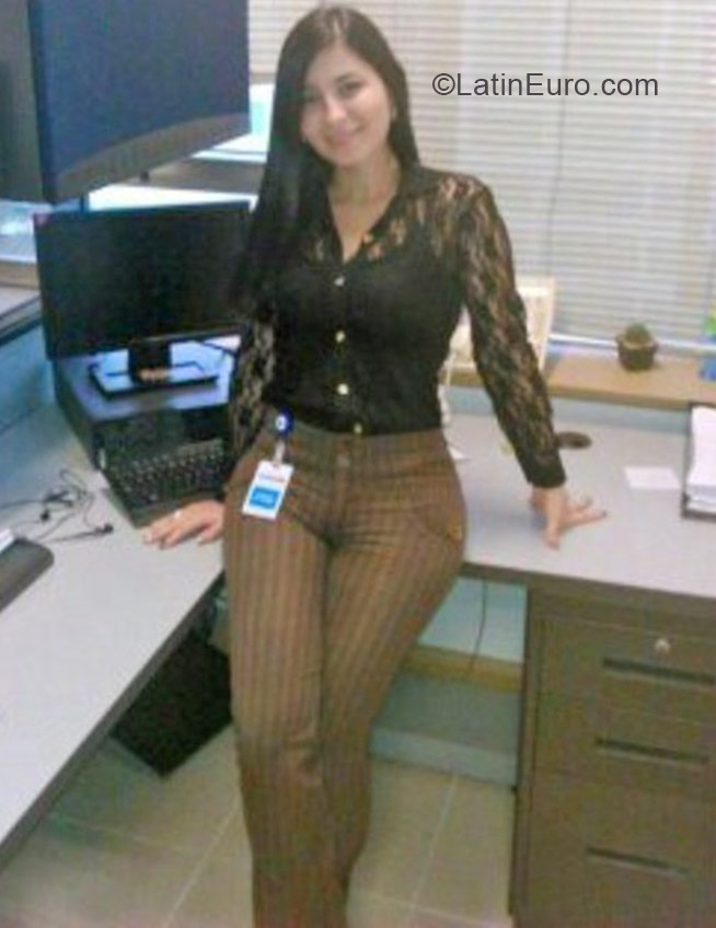 Date this hard body Colombia girl Angie from Cali CO23402