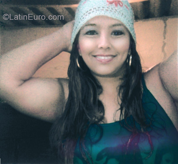 Date this lovely Colombia girl Rosa from Cali CO24464