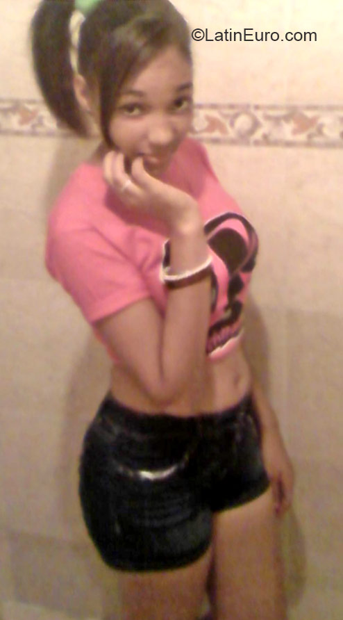 Date this stunning Dominican Republic girl Christin from Santiago DO21081