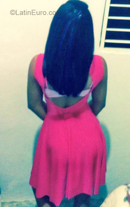 Date this attractive Dominican Republic girl Paola from Santo Domingo DO21102