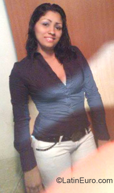 Date this happy Venezuela girl Stephany from Maracay VE386