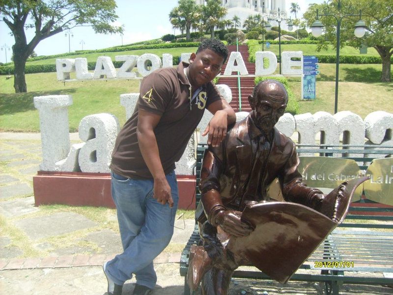Date this tall Dominican Republic man Robert cabrera from Santo Domingo DO21208