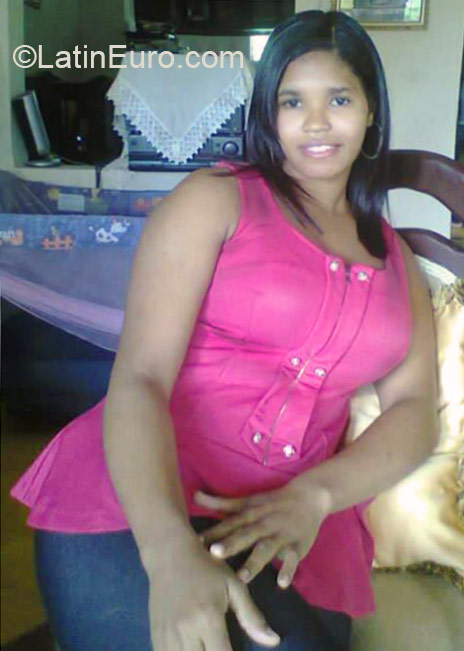 Date this lovely Dominican Republic girl Arisleidy from Santo Domingo DO21242