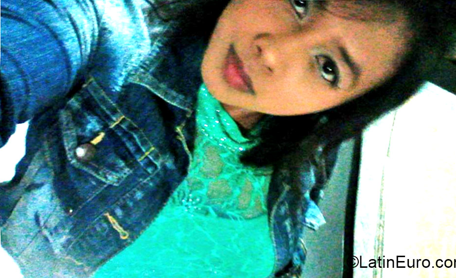 Date this good-looking Colombia girl Karina from Bogota CO16915