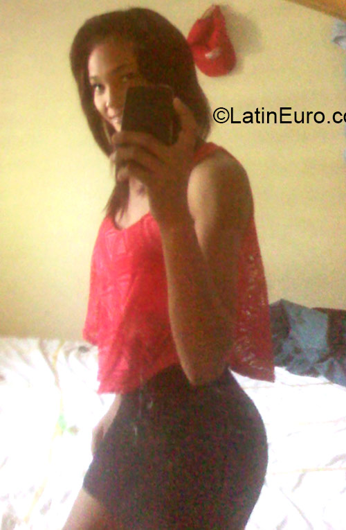 Date this voluptuous Dominican Republic girl Dayana from Santo Domingo DO21301