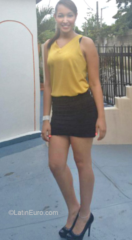 Date this funny Dominican Republic girl Maireny from Bonao DO21351