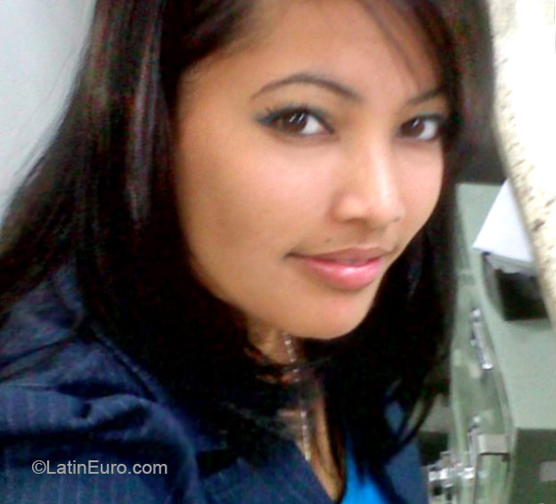 Date this gorgeous Dominican Republic girl Nathaly from Santo Domingo DO21354