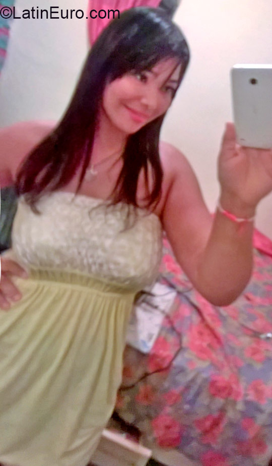 Date this charming Dominican Republic girl Carolina from Santo Domingo DO21355