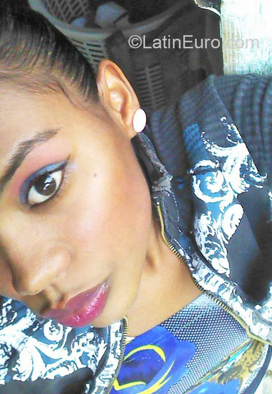 Date this hard body Dominican Republic girl Raquel from San francisco de macoris DO21387