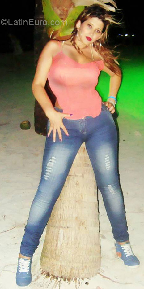 Date this hot Colombia girl Luz from Cali CO16985
