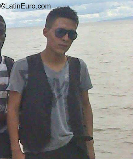 Date this hard body Colombia man Alan from Medellin CO17012
