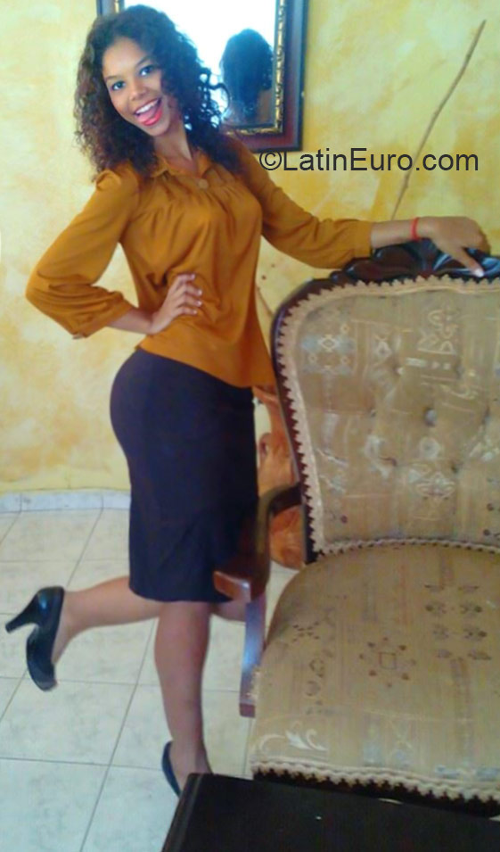 Date this sultry Dominican Republic girl Maria from Bani DO21499