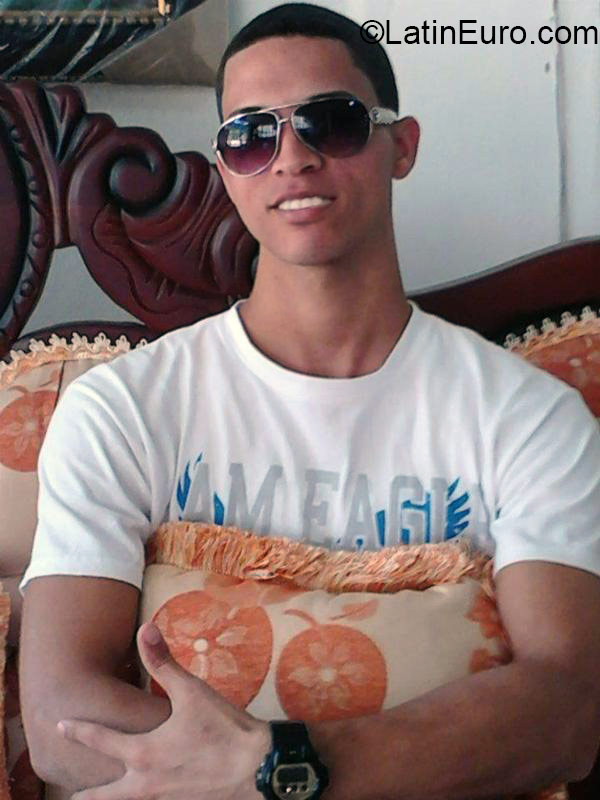 Date this gorgeous Dominican Republic man Matrix de los s from Santo Domingo DO21535