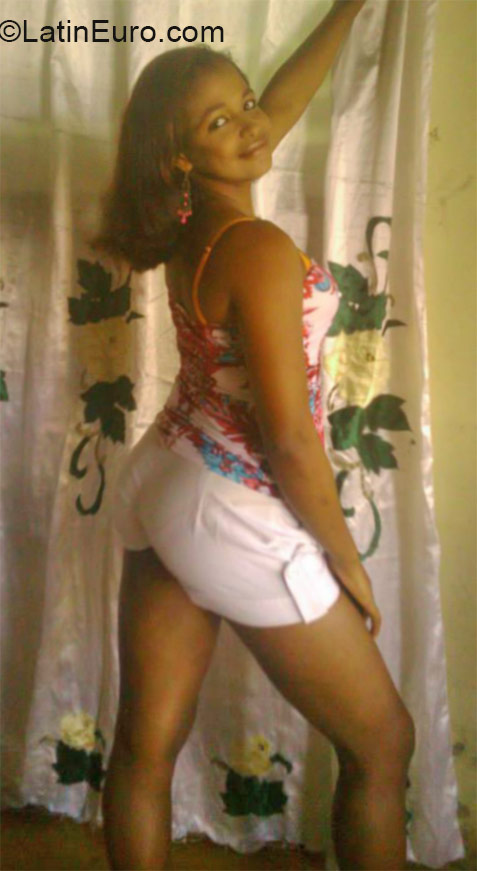 Date this foxy Dominican Republic girl Nikaury from San francisco de macoris DO21598
