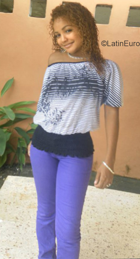 Date this exotic Dominican Republic girl Dariany from Santo Domingo DO21619