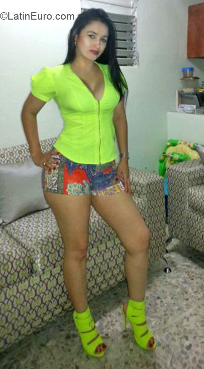 Date this good-looking Dominican Republic girl Sol from Santiago DO21662