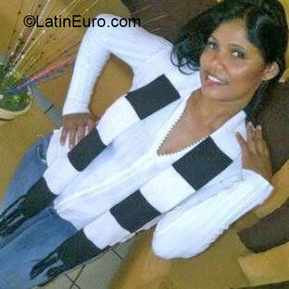 Date this young Dominican Republic girl Elicia from La Vega DO21663