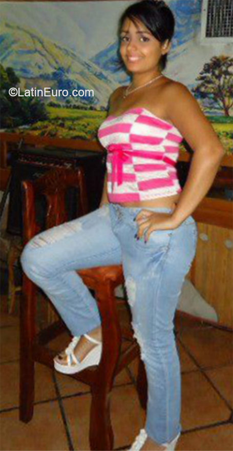 Date this gorgeous Venezuela girl Yusmily from Guatire VE438