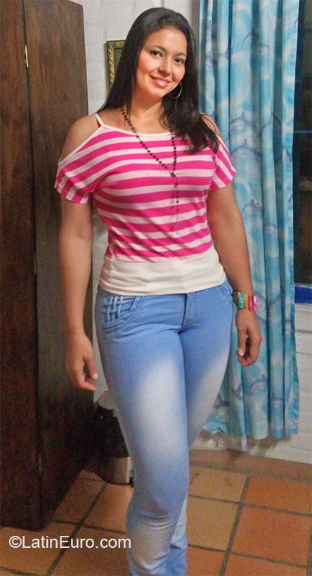 Date this athletic Panama girl Sandra from Panama City PA573