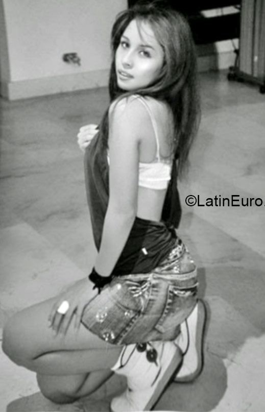 Date this hot Colombia girl Deyi from Medellin CO17149
