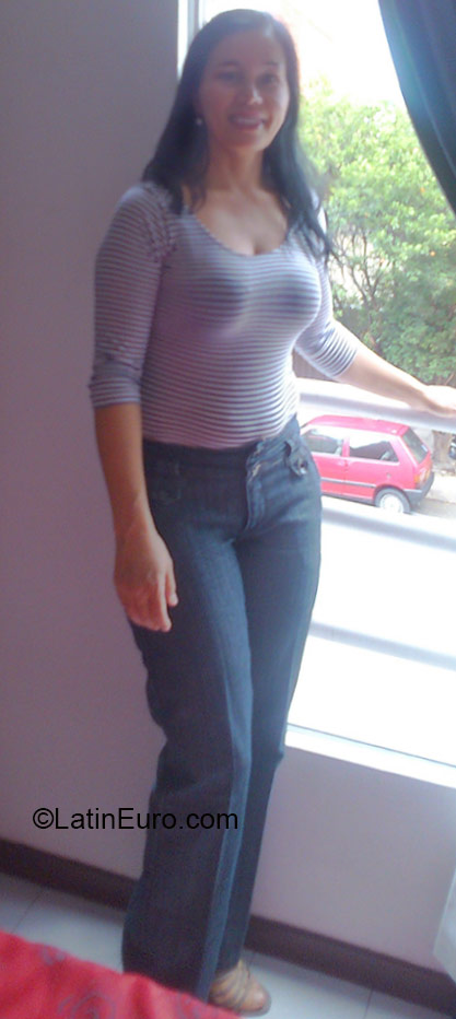 Date this athletic Colombia girl Gloria from Medellin CO17152