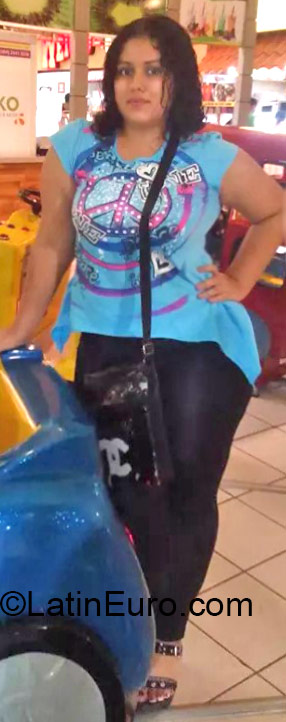 Date this voluptuous Honduras girl Selena from La Ceiba HN1492