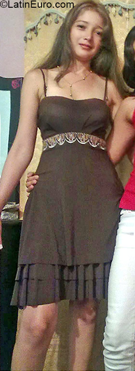 Date this foxy Colombia girl Milena from Cali CO17178