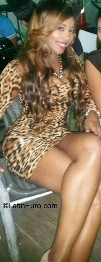 Date this lovely Dominican Republic girl Laura from Santo Domingo DO21909