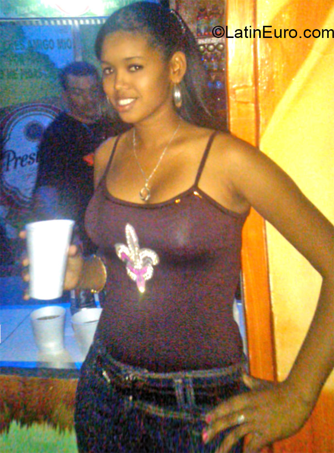Date this fun Dominican Republic girl Diany from Santo Domingo DO21936