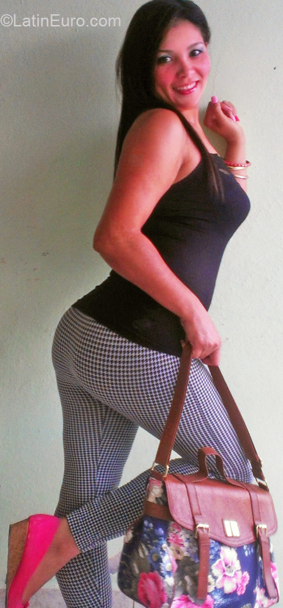 Date this hot Dominican Republic girl Ana from Santo Domingo DO21956