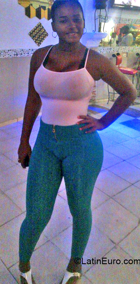 Date this delightful Dominican Republic girl Cristal from Santo Domingo DO22035