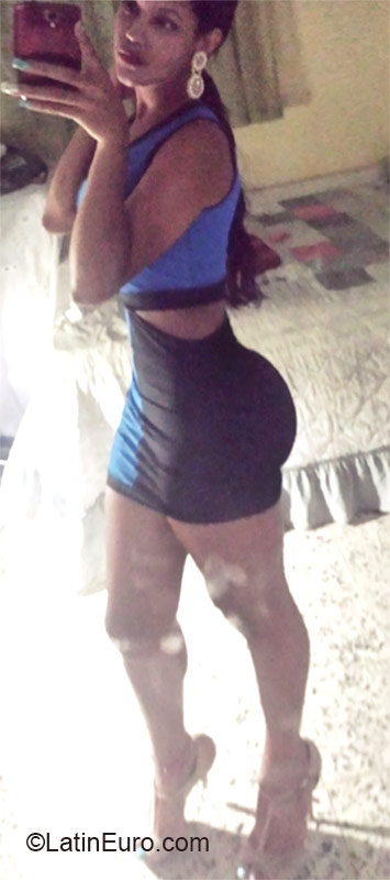 Date this charming Dominican Republic girl Mariel from Santo Domingo DO22040