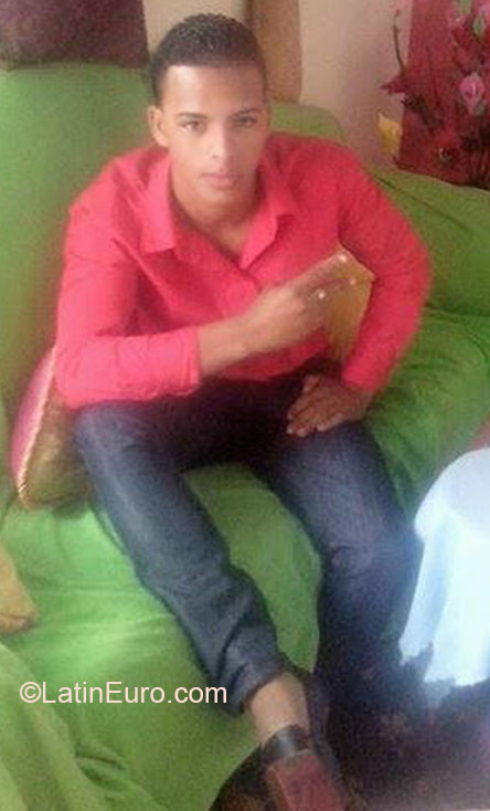 Date this athletic Dominican Republic man Yendri from Santo Domingo DO22077