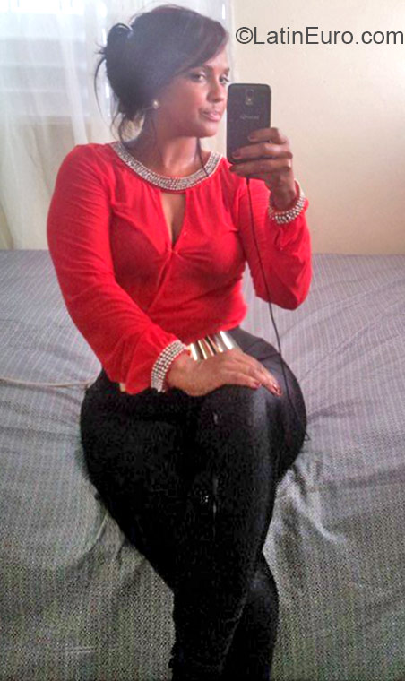 Date this hard body Dominican Republic girl Arisleydia from Santiago DO22082