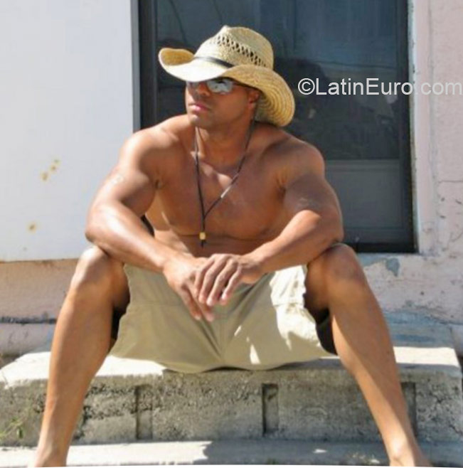 Date this sensual United States man Scorpioking from Miami US16136