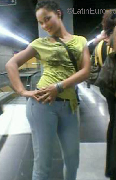 Date this hard body Dominican Republic girl Sucre from Bahoruco DO22261